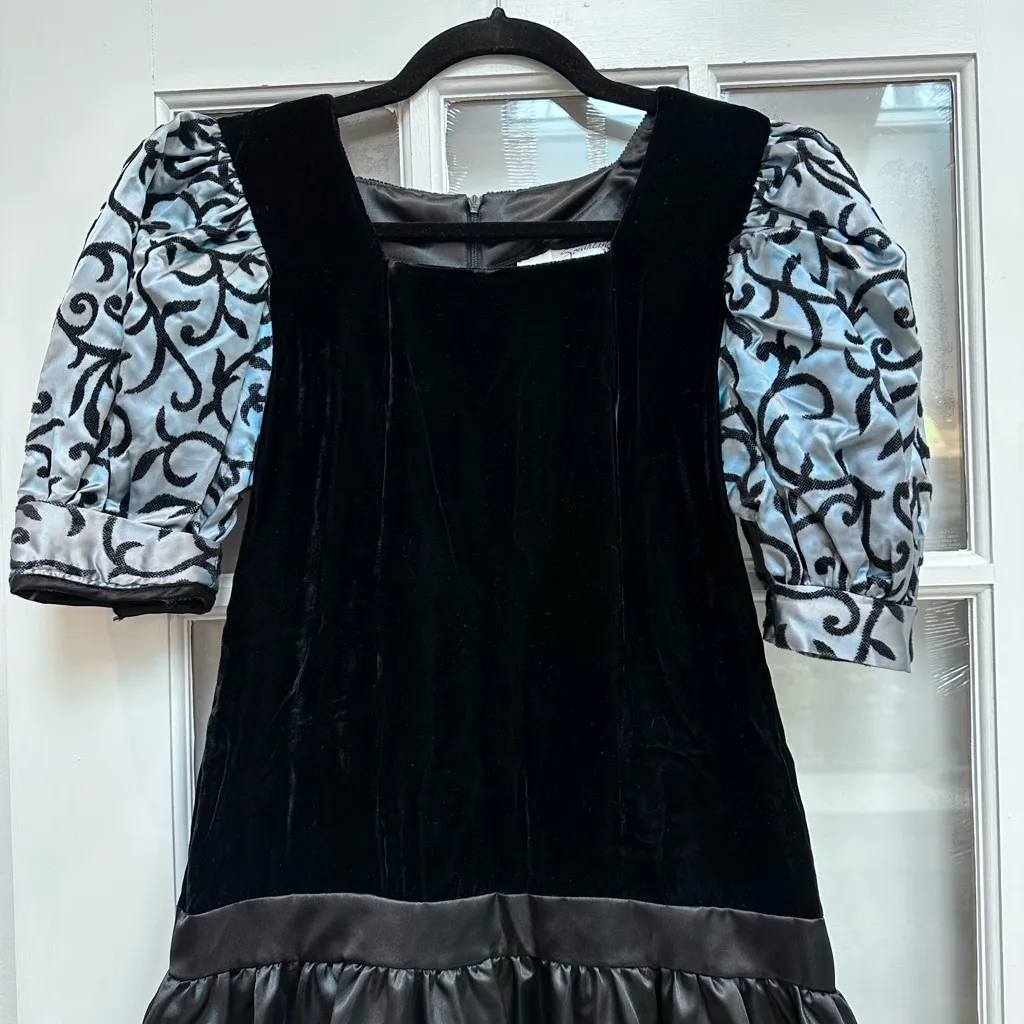 Vintage Southeastern 80’s Black Velvet Puff Sleeve Prom Gown Gothic Dress Size 2 - Image 2