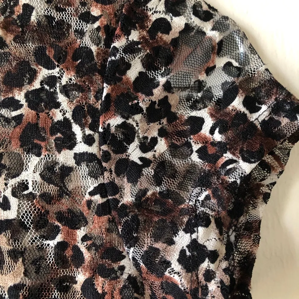 BONGO Womens Semi Sheer Lined Cropped Top Size Small/Medium Juniors New - Image 3