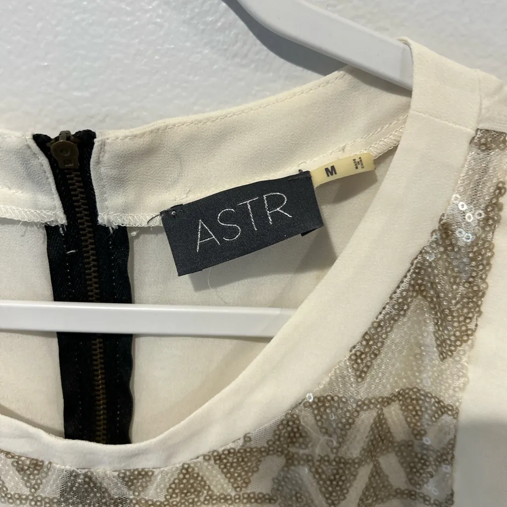 ASTR Sequin Geometric Blouse - Cream and Gold - Image 2