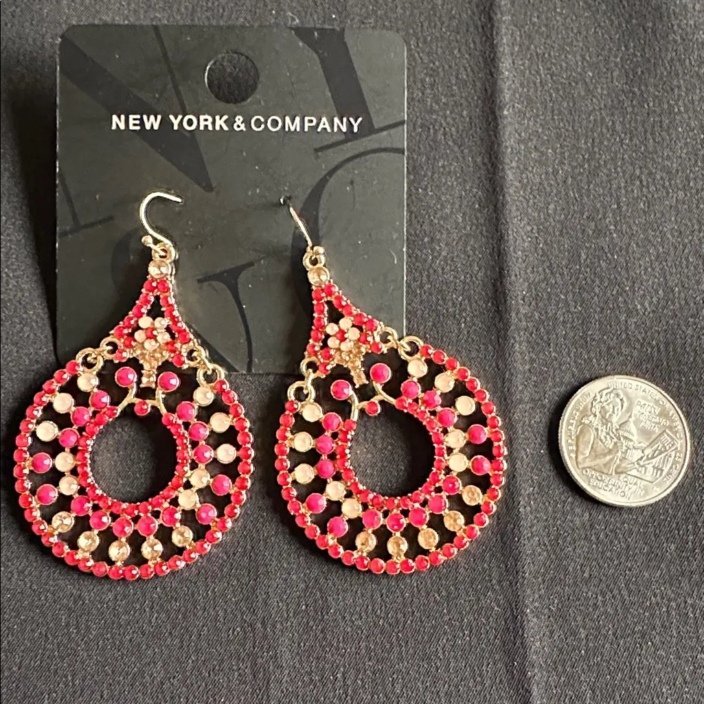 New York & Co NWT dangle earrings. Faceted costume stones in red, pink, blush Pink - Image 4