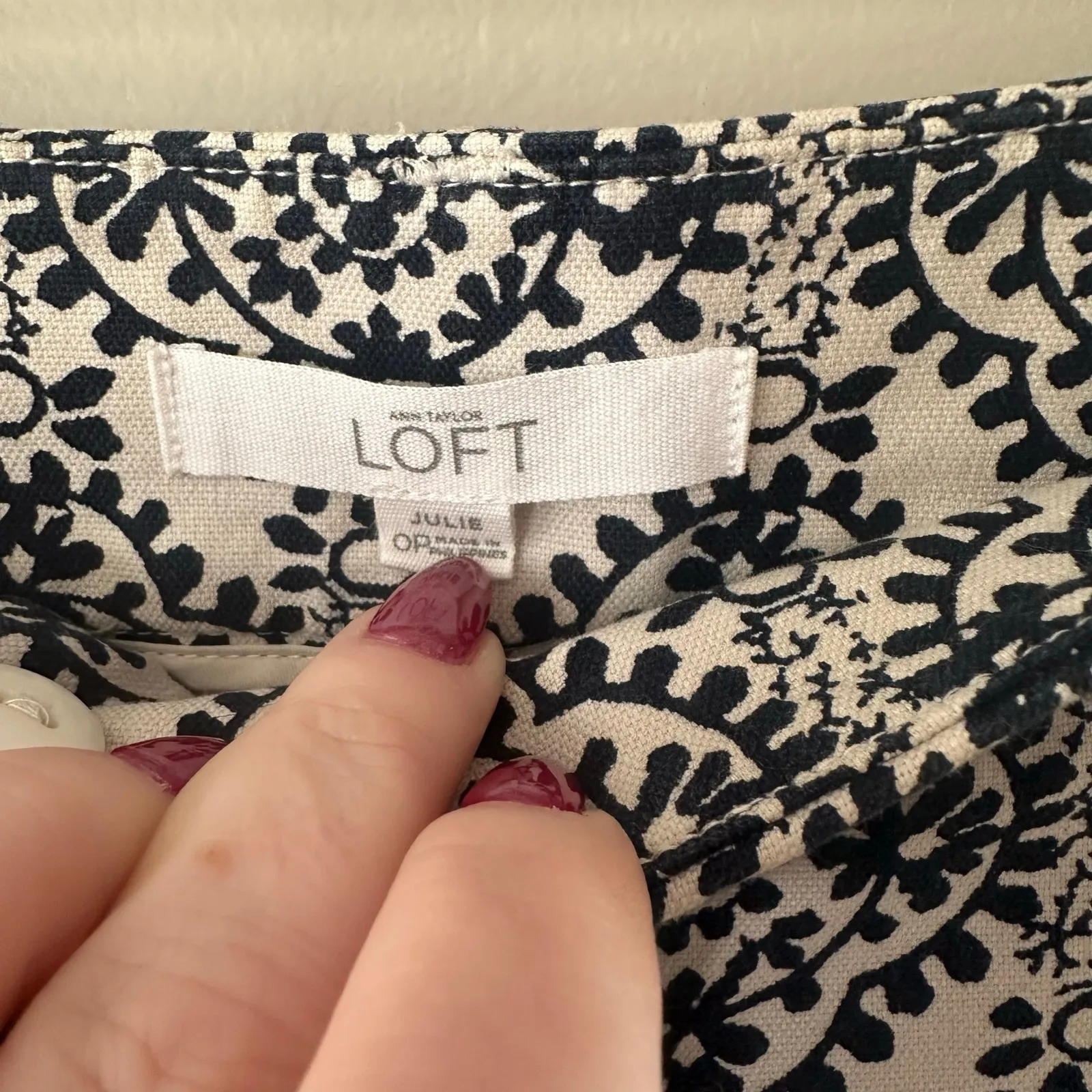 LOFT Floral Pattern Julie Capris Size 0P - Image 6