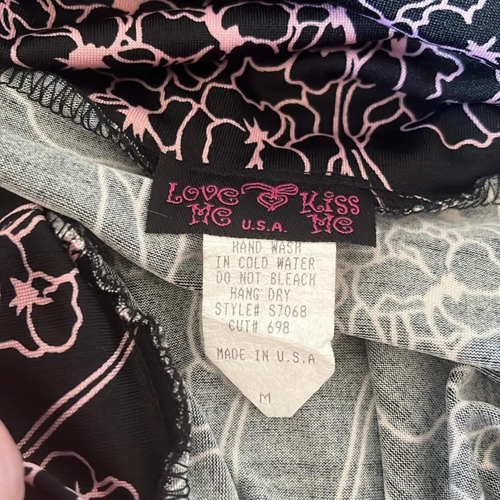 Love Me Kiss Me Vintage Y2K Stetchy Pink Floral Mini Skirt Medium Black - Image 7