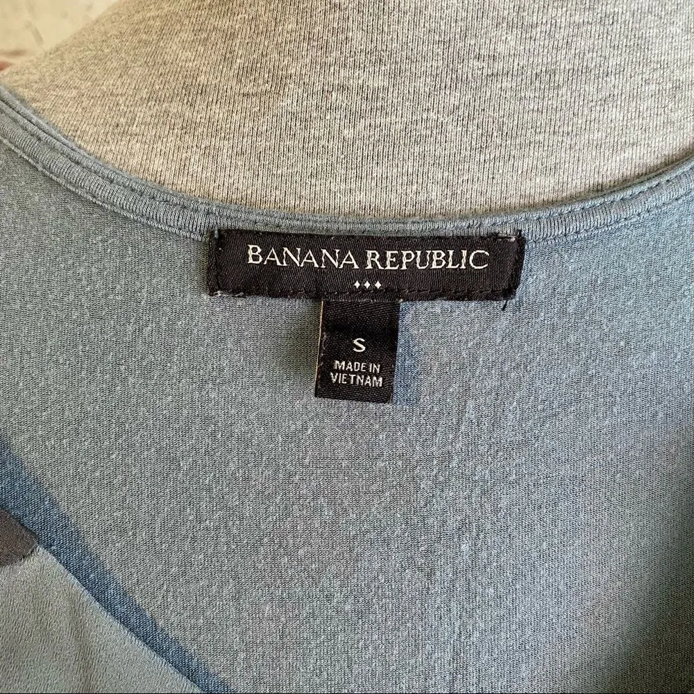 Banana Republic Steel Blue V-Neck Tank Top Blouse Small - Image 5
