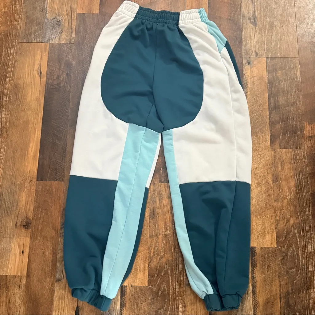 Green Colorblock Sweatpants women’s medium - Image 9