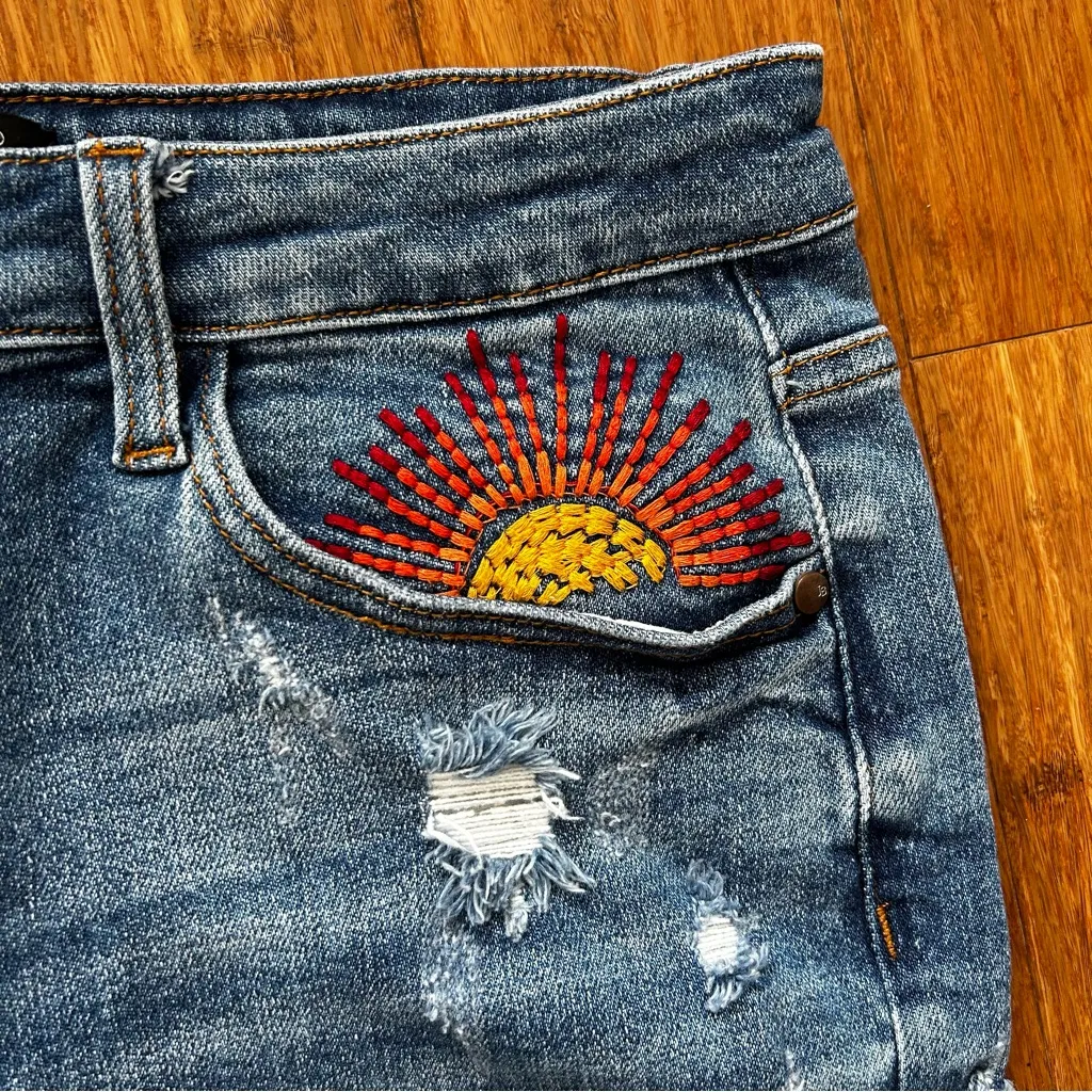 Designer Judy Blue Sun Embroidered High Waist Distressed Denim Shorts: Size 30 - Image 2