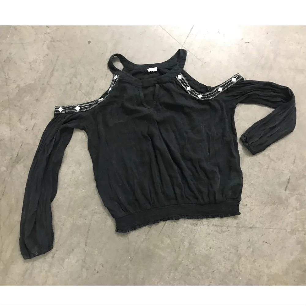 MD Hollister Cut out Shoulder peasant top - Image 2