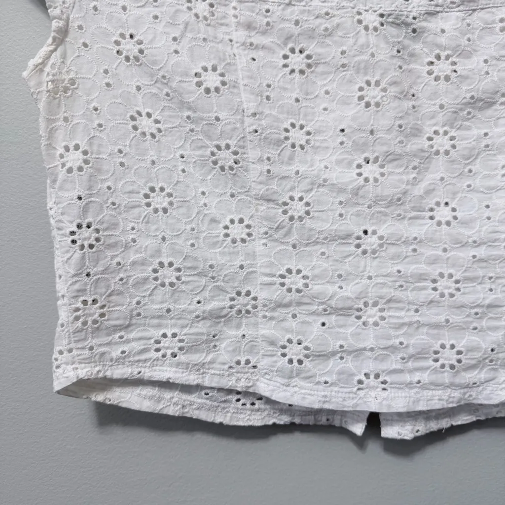 Abercrombie & Fitch White Floral Eyelet Short Sleeve Top Size M - Image 6