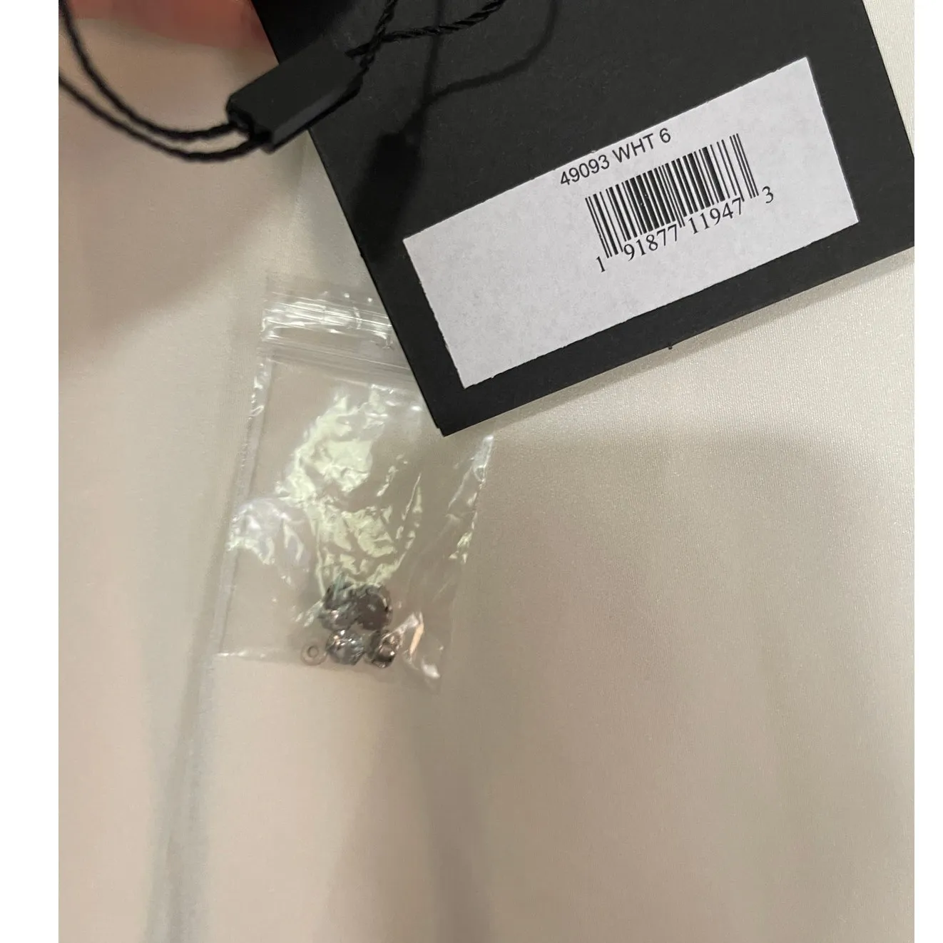 Mac Duggal Size 6 49093 White Embellished Neck Sleeveless Trumpet Gown NWT FLAW - Image 7