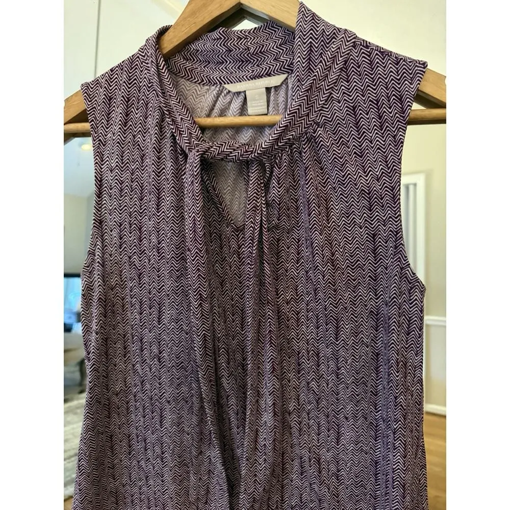 WHBM Women's Lavender Sleeveless V Neck Blouse Small - Image 4