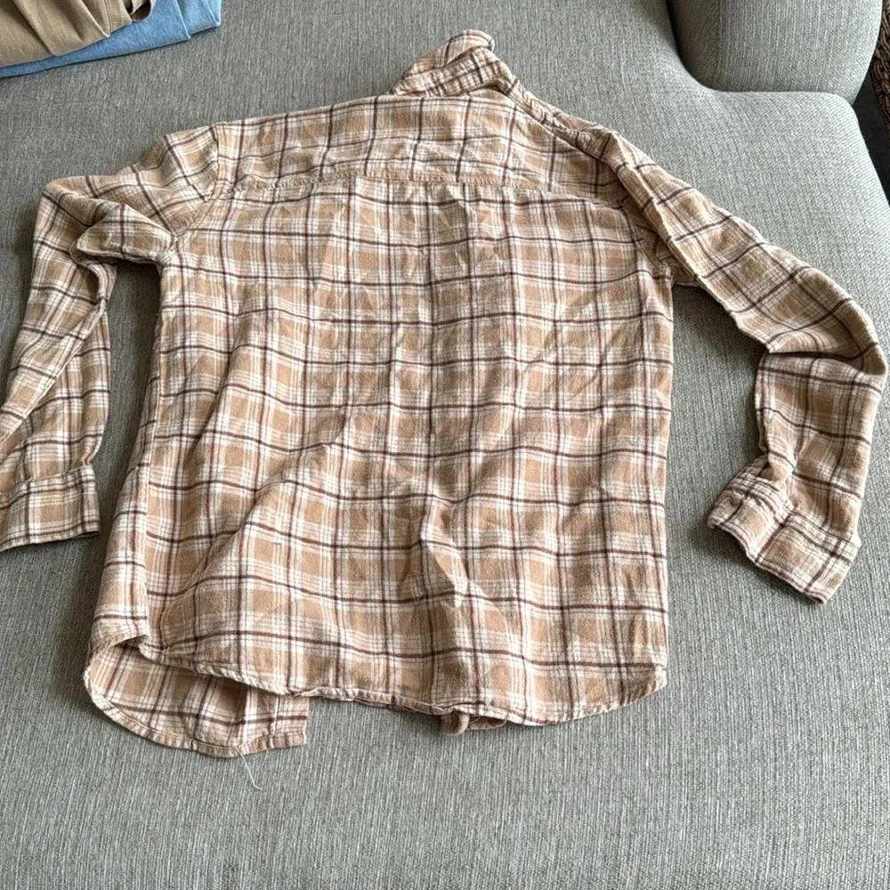RSQ  Tan and Brown Plaid Flannel Long Sleeve size medium - Image 3