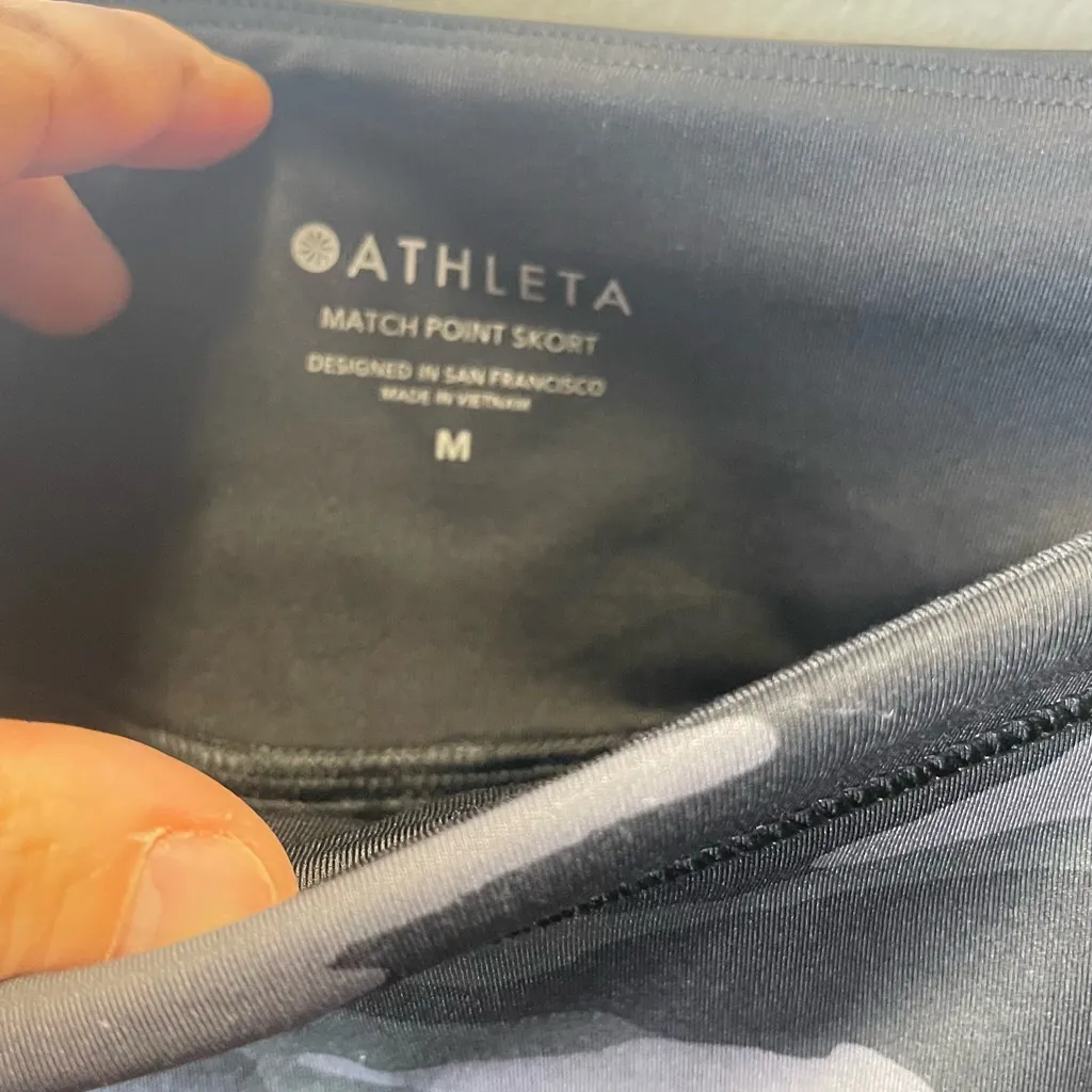 Athleta Match Point Skort Black Gray Camo‎ Pockets Skirt Shorts Logo Size Medium - Image 4