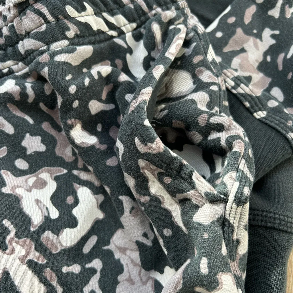 Nike Women’s Rare Print Jogger Sweatsuit 2-Piece. Size L - Image 7