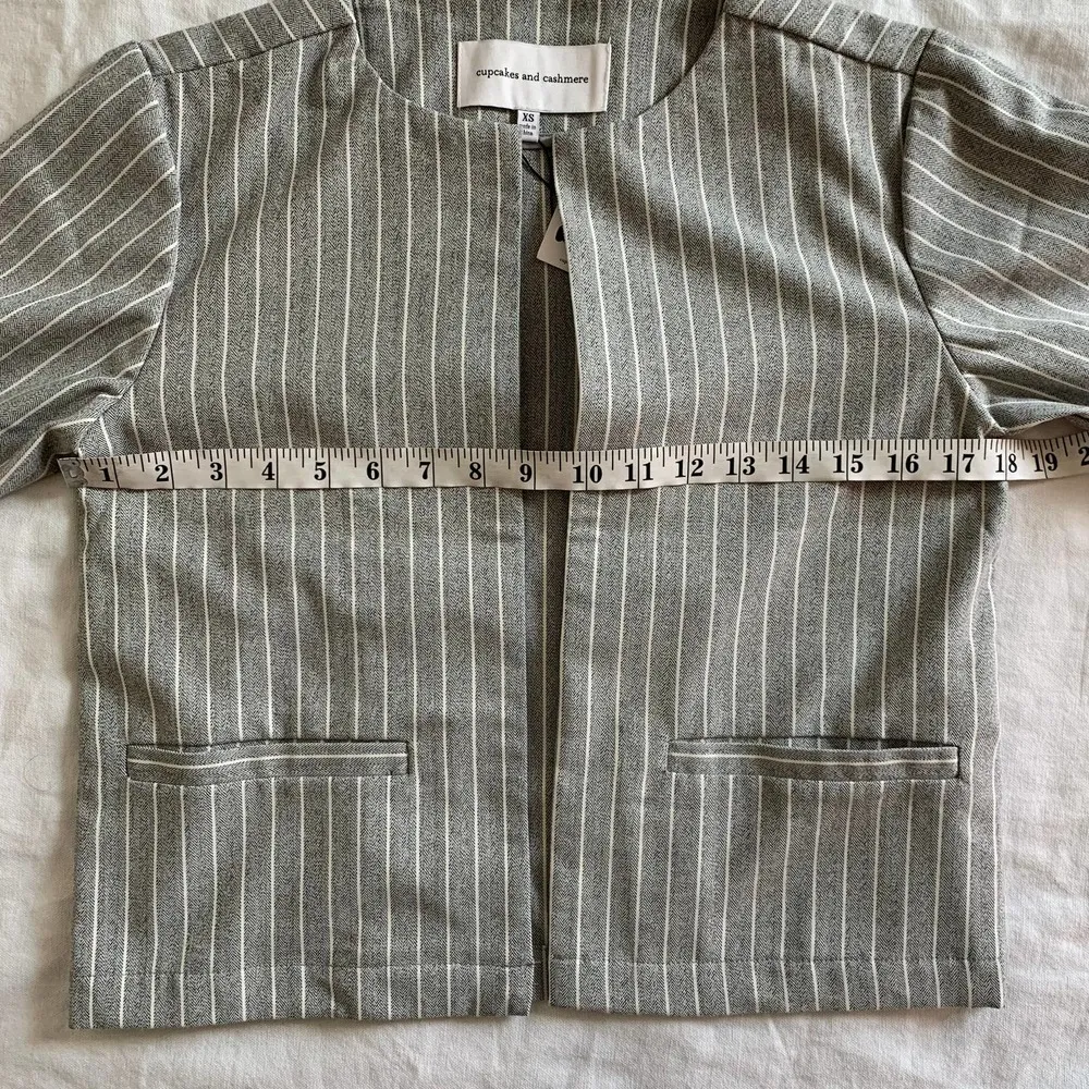NWT Cupcakes & Cashmere Light Heather Grey Pin Strip Blazer Size XS - Image 8