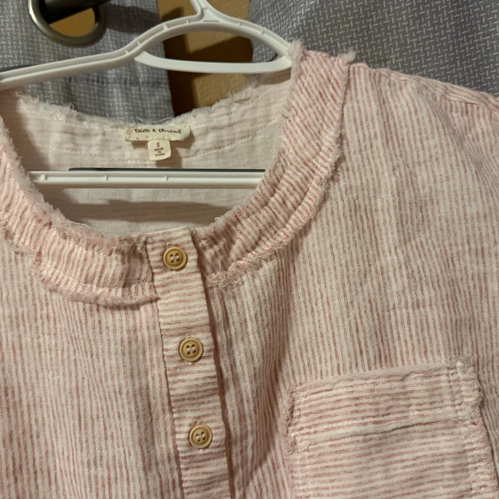 Hem & Thread Womens Light Pink Button Down Shirt size small - Image 4