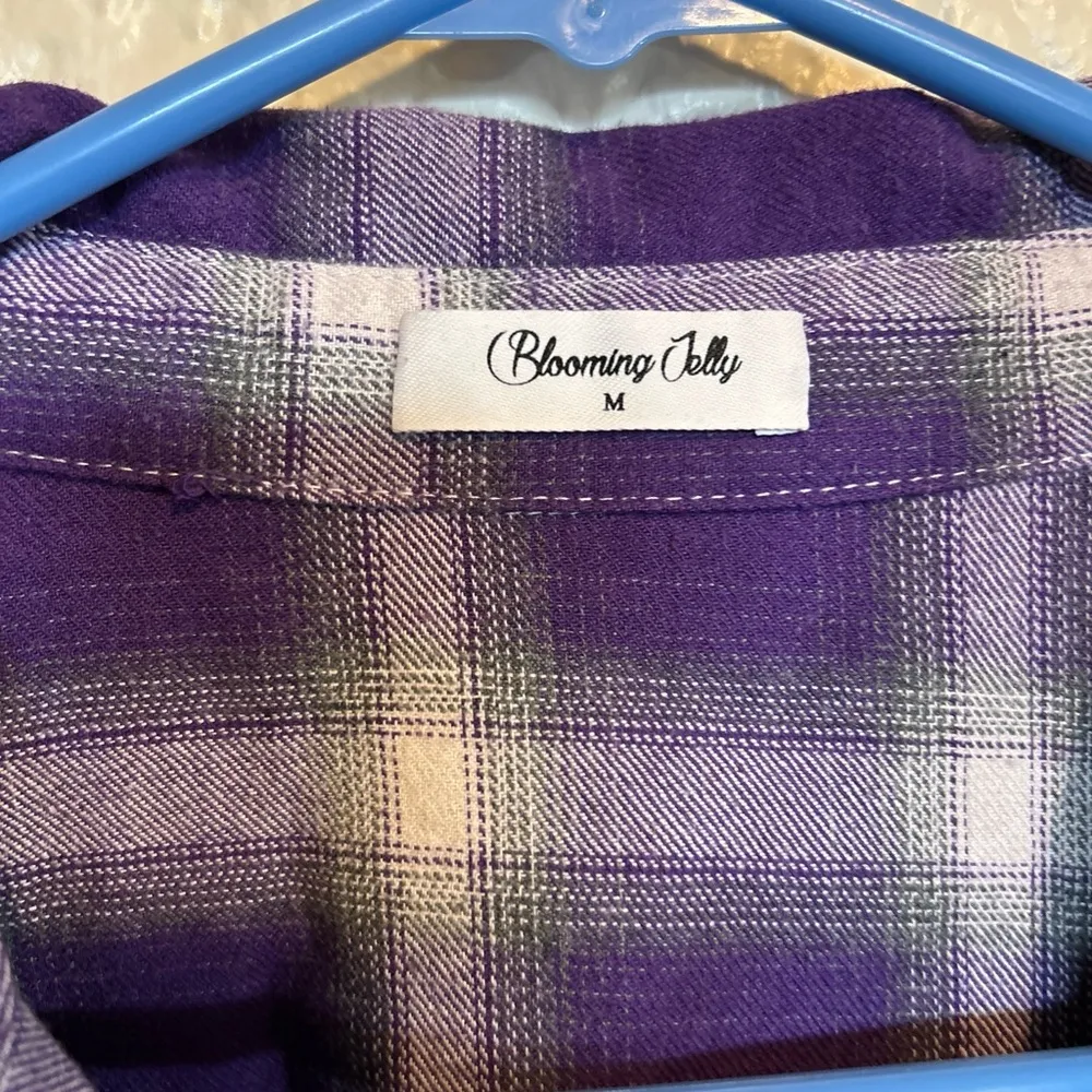 Women’s Blooming Jelly‎ Purple Plaid Button Down Shirt size medium - Image 6
