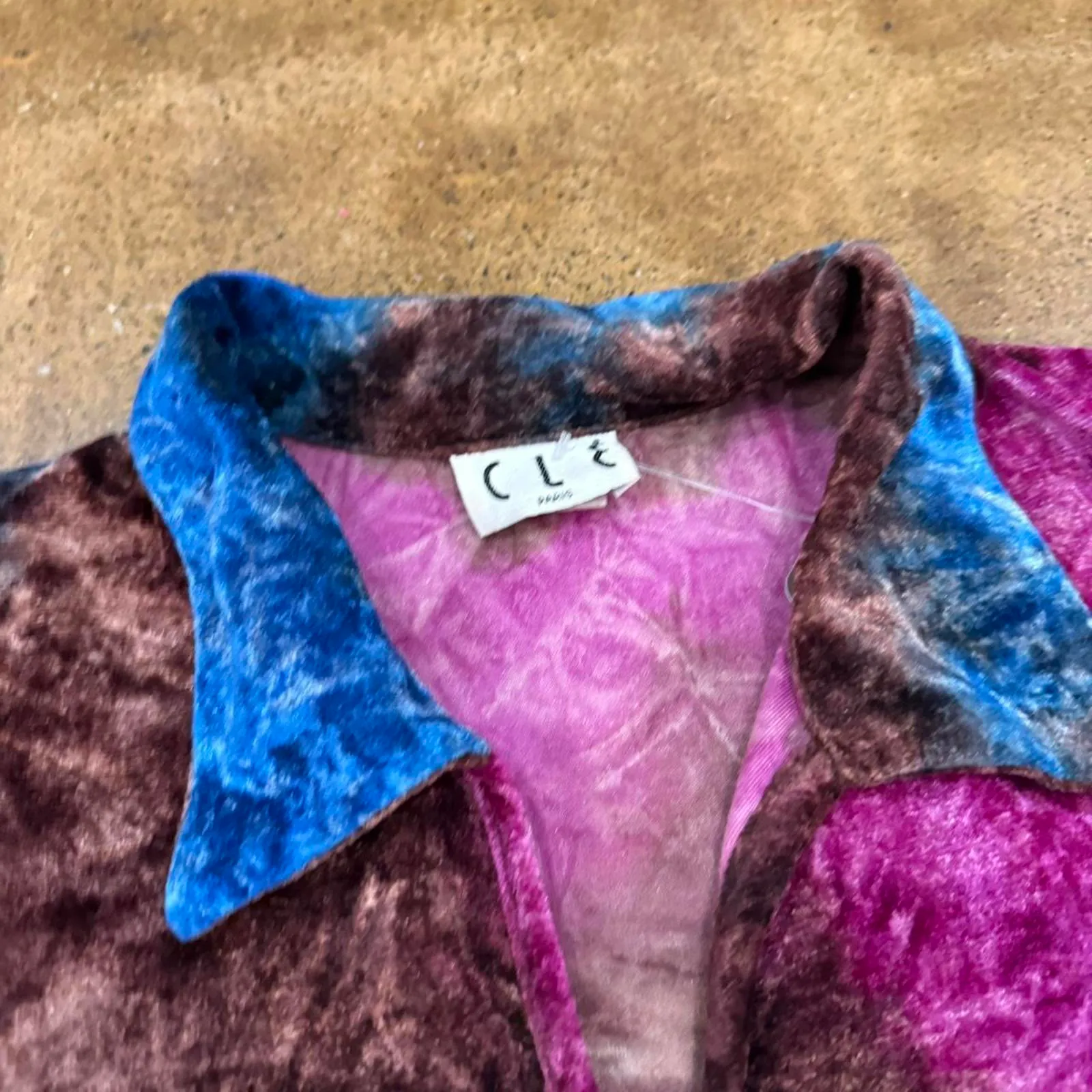 Vintage Cropped Tie Dye Velour Collared Crop Top Pink - Image 3