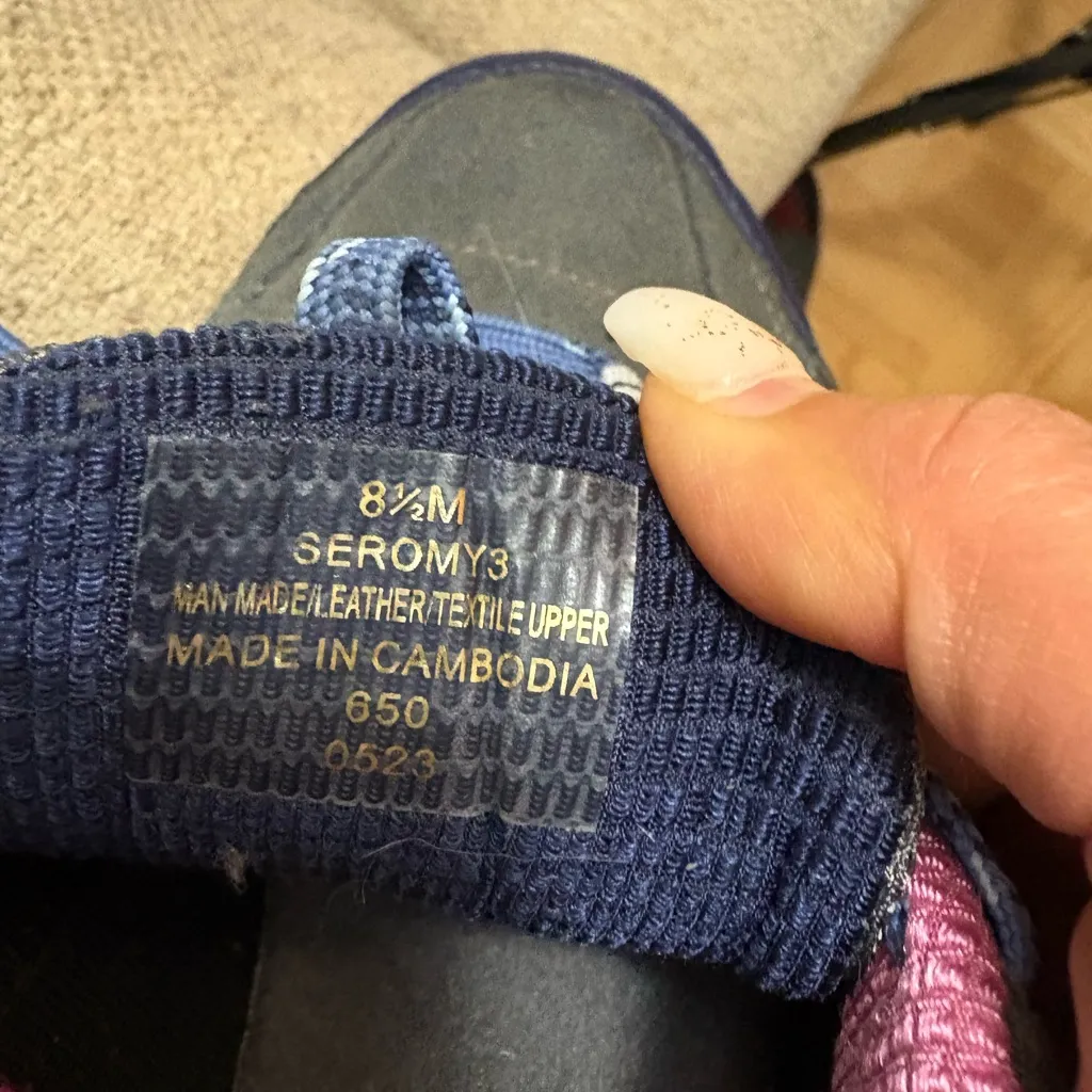 Easy Spirit Gray and Navy Athletic Shoes with Pink Lining - Image 7