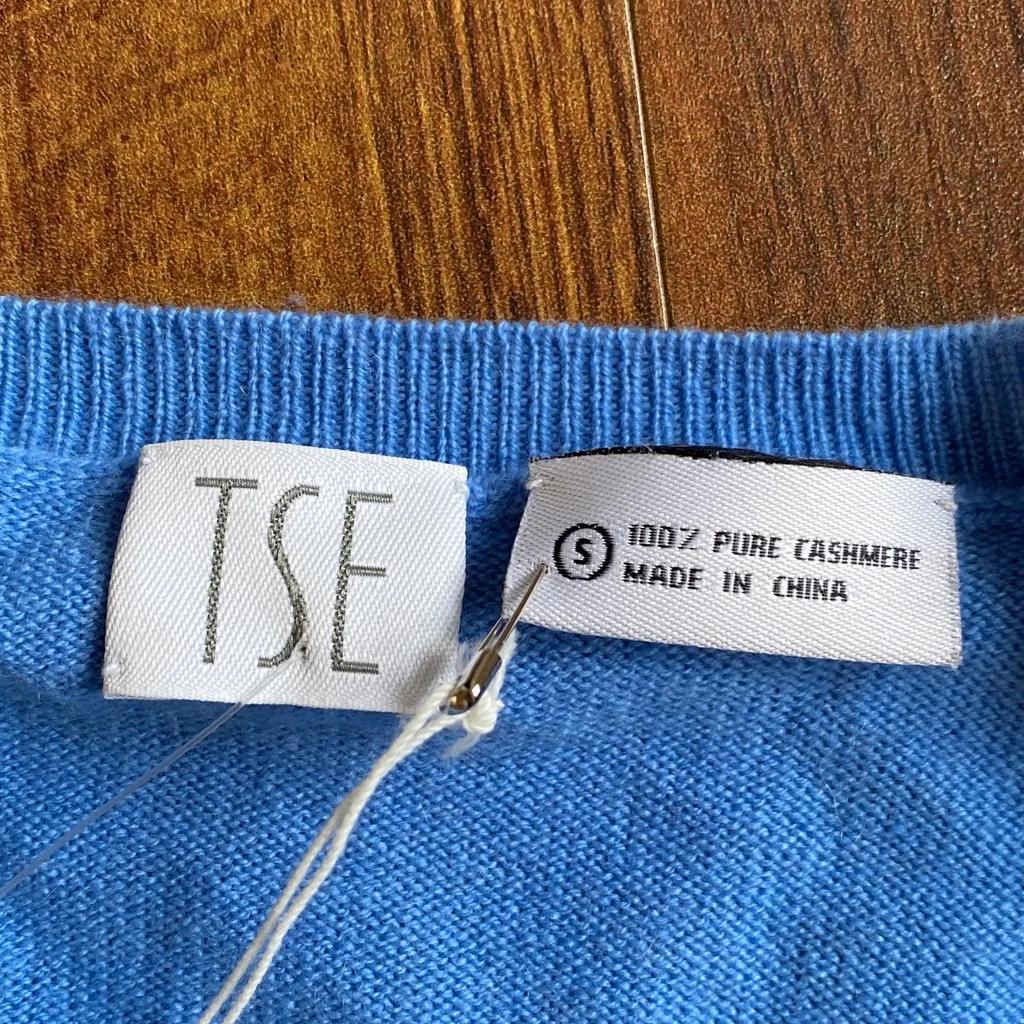 TSE 100% Cashmere Classic Long Sleeve V-Neck Lightweight Sweater Versailles - Image 4