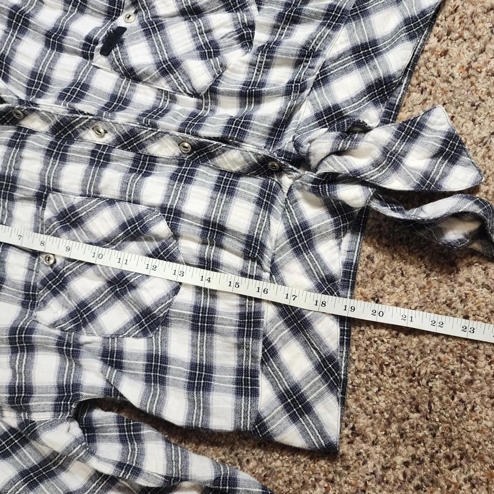 We The Free Plaid Flannel Button Up Shirt Cropped Oversized Womens Small Black - Image 6