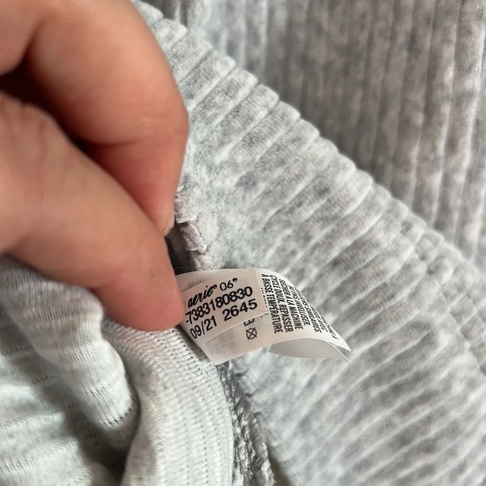 Aerie cropped pullover hoodie ribbed size medium grey velour - Image 6