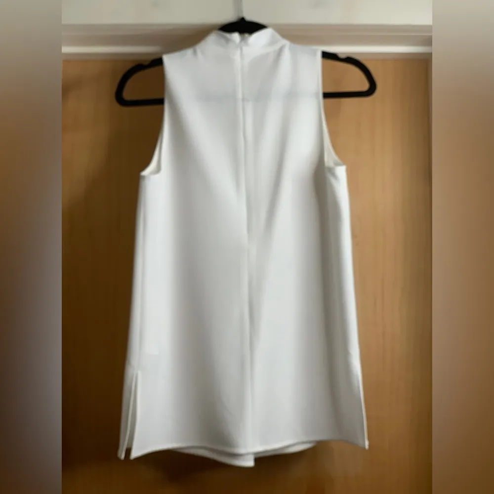 Theory Sleeveless White High Neck Top    Size-Small - Image 3
