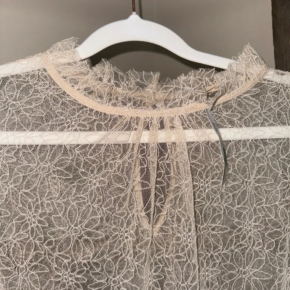 Le Lis Lux Lace Mock Neck Top Size M - Image 3