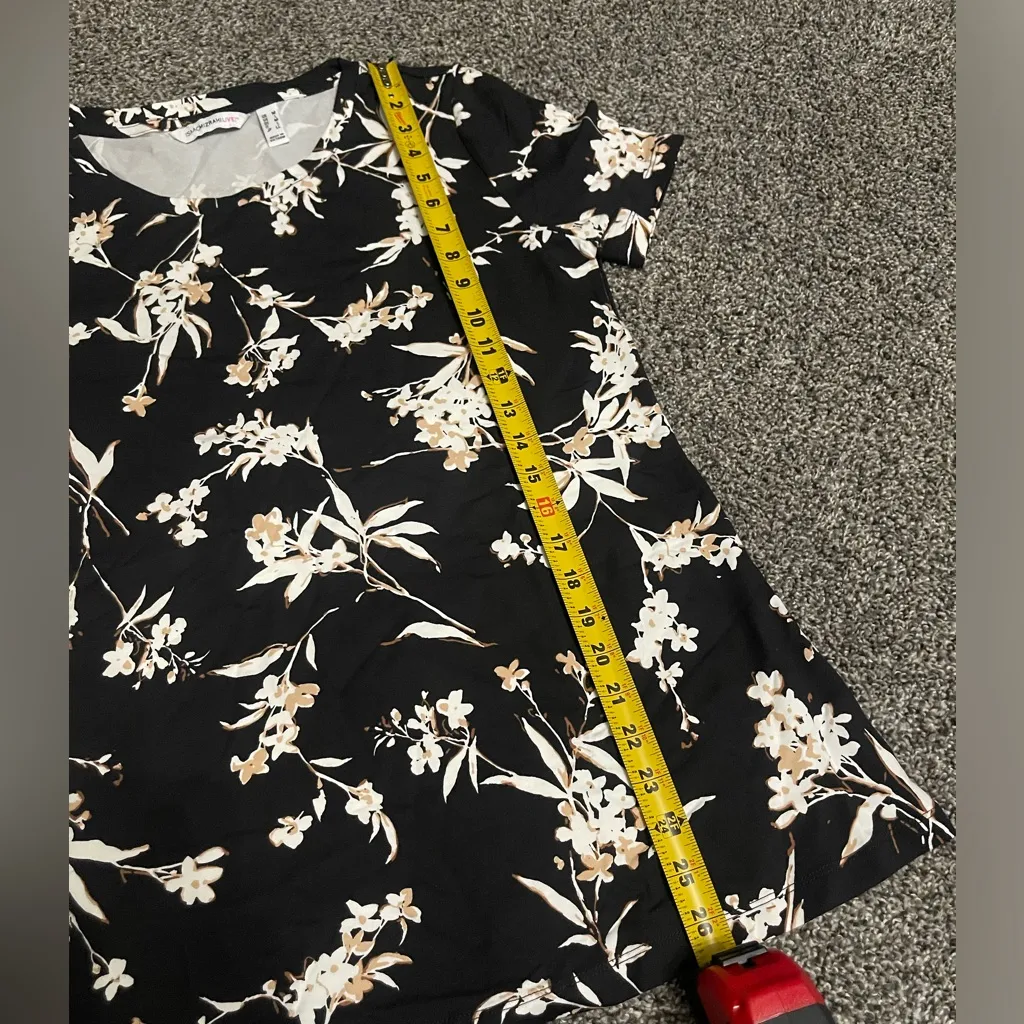 New Isaac Mizrahi Knit Swing Pull On Floral Black and White Short Sleeve Top M - Image 5