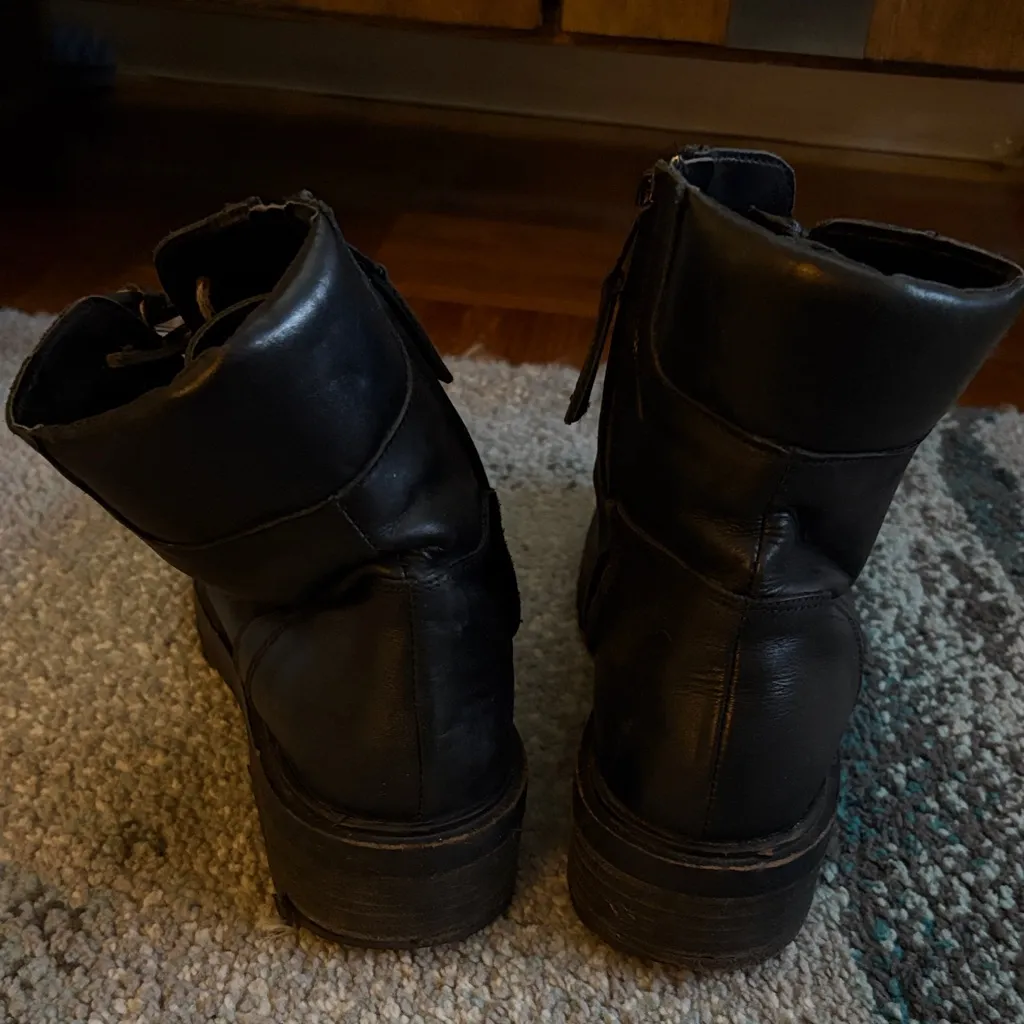 Zara Black Ankle Boots with Chain Accents - Image 8