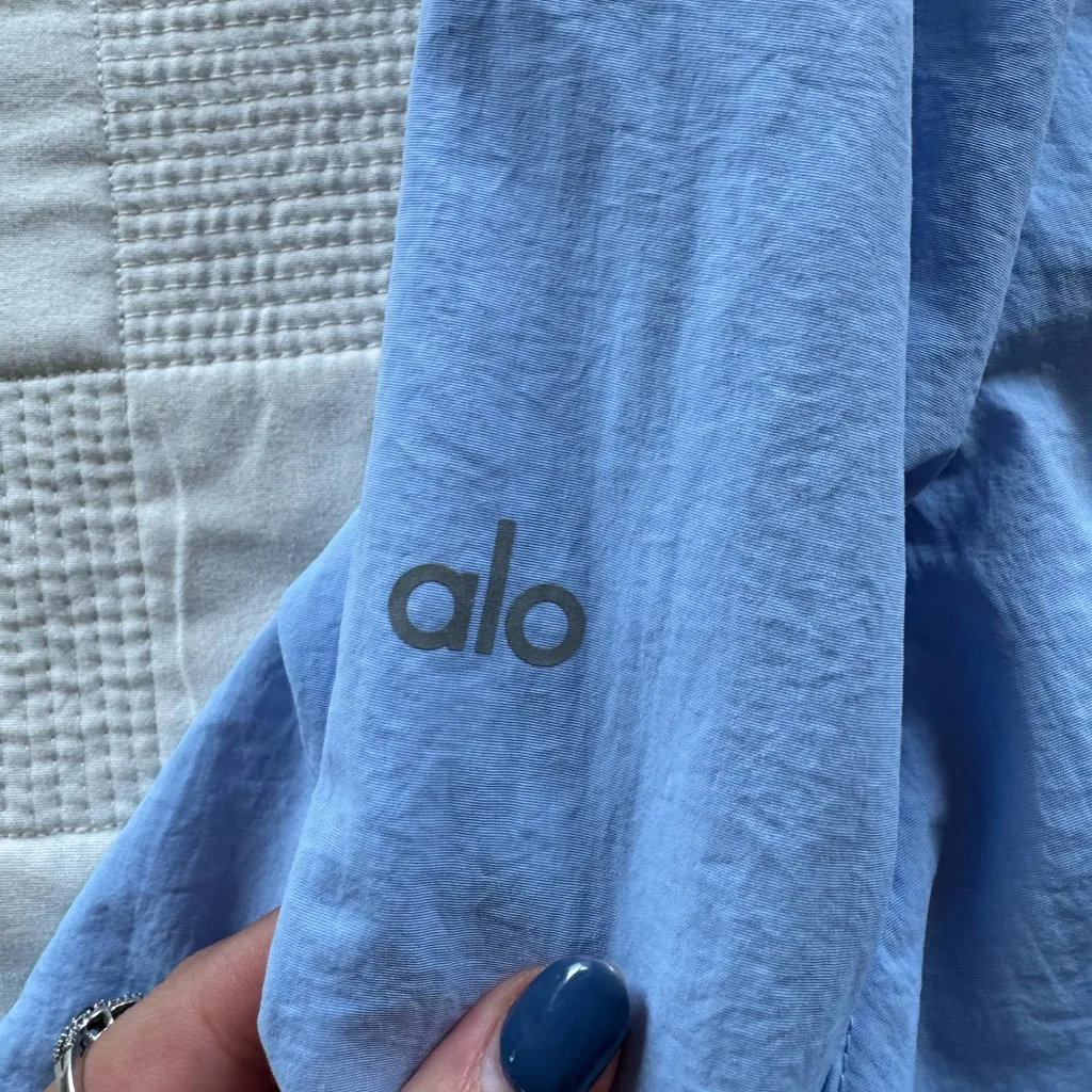 Alo Yoga Cropped 1/4 Zip Alumni Pullover in the color Seashell Blue size XS - Image 6