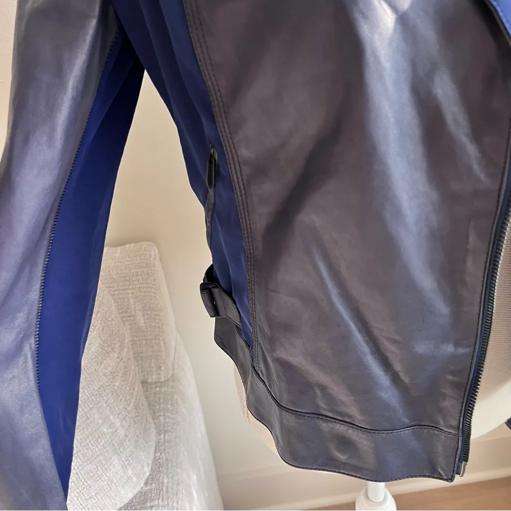 Bottega Veneta Women's Blue Leather Jacket - Image 4