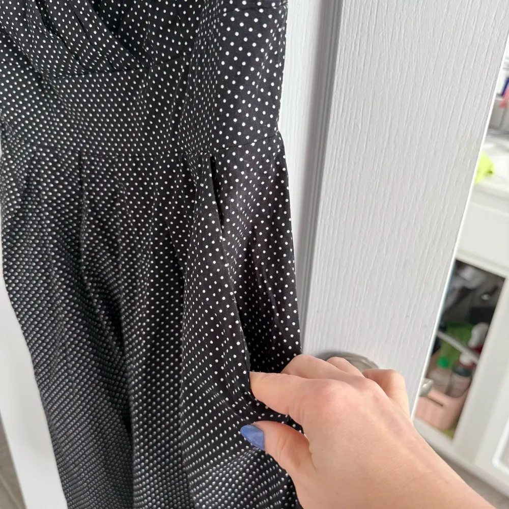 Corey P Black and White Polka dot V neck Sleeveless Dress with pockets Size 10 - Image 5