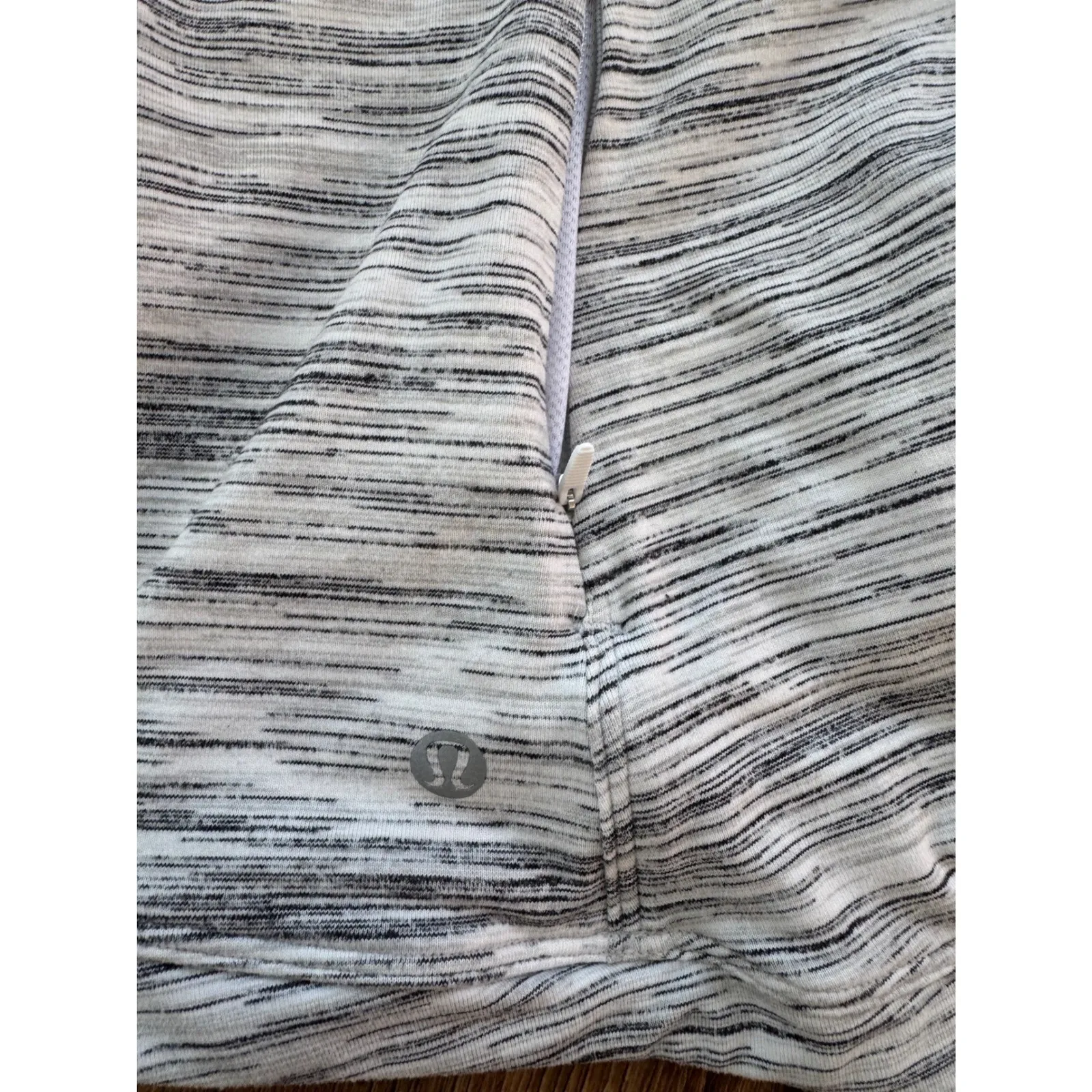 Lululemon  Long Sleeve Top Women Size 4 White Grey Stripe Thumbholes Running - Image 3