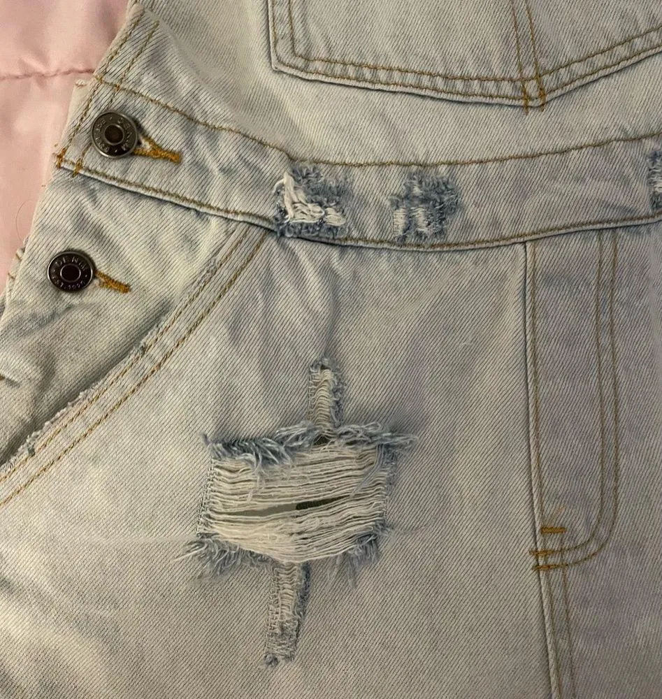 Glassons Denim light wash distressed overall shorts romper, size 8 boho spring - Image 9