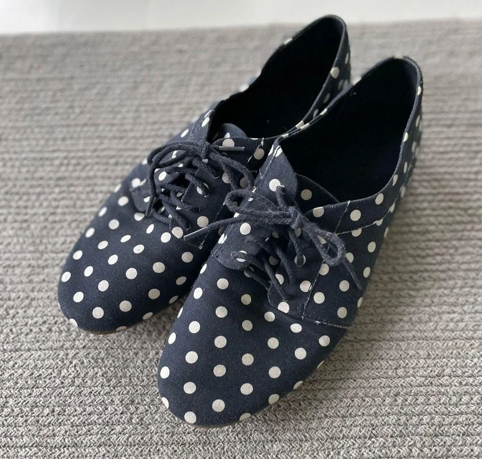 GAP Navy Blue and White Polka Dot Tie Oxfords Size 10 - Image 8