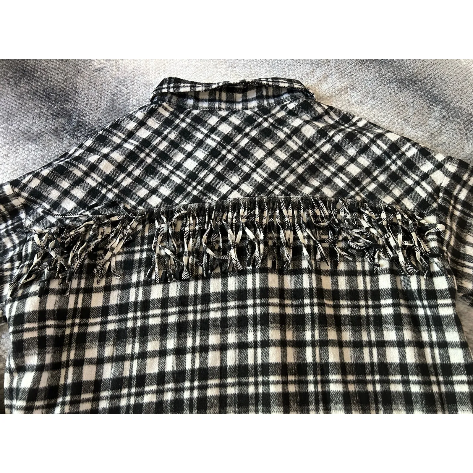 Pink Lily  Plaid White Black Lined Flannel Shacket Back Fringe Size Large Western - Image 2