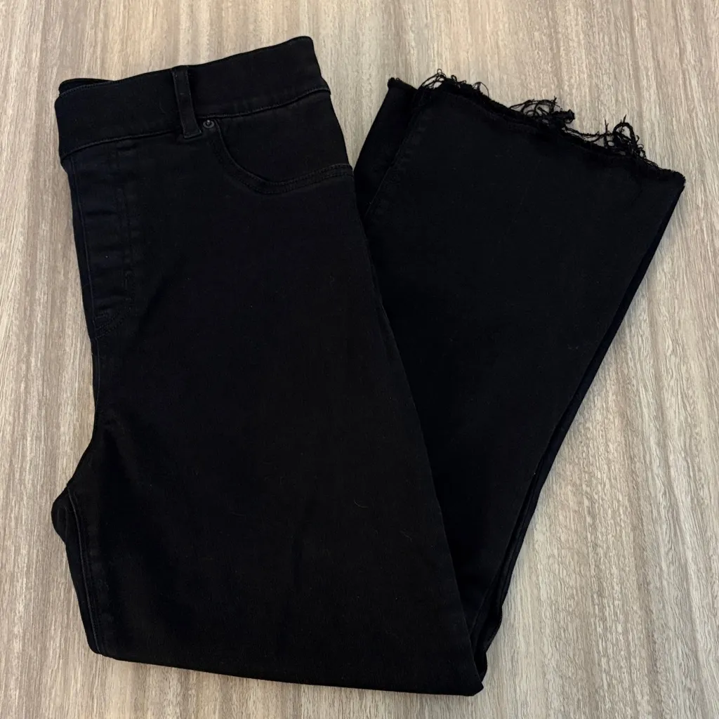 Spanx Cropped Flare Raw Hem Black Denim Jeans Size Large - Image 2
