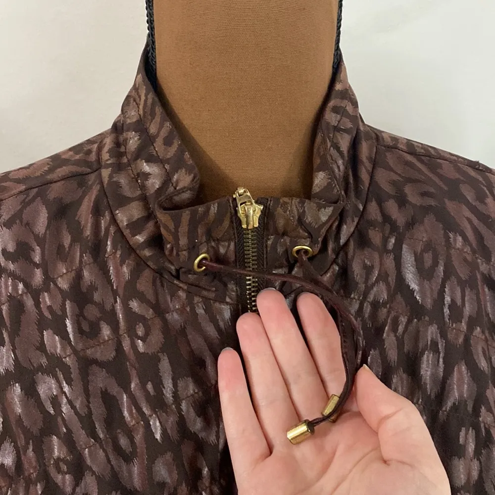 Chico’s Zenergy coated animal print 7/8 sleeve zip lightweight jacket brown sz 8 - Image 6