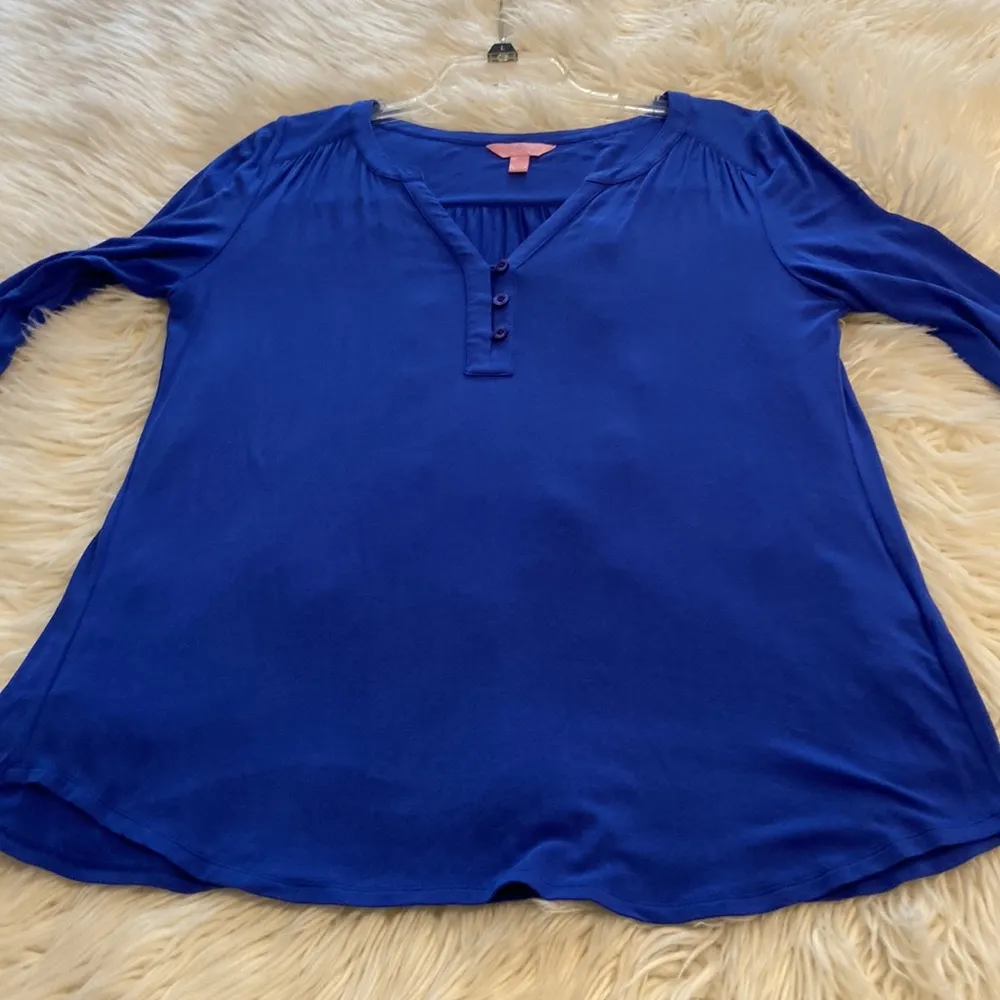 Lilly Pulitzer Shirt long sleeves size M color blue lengths 27” bust 36/38” - Image 8