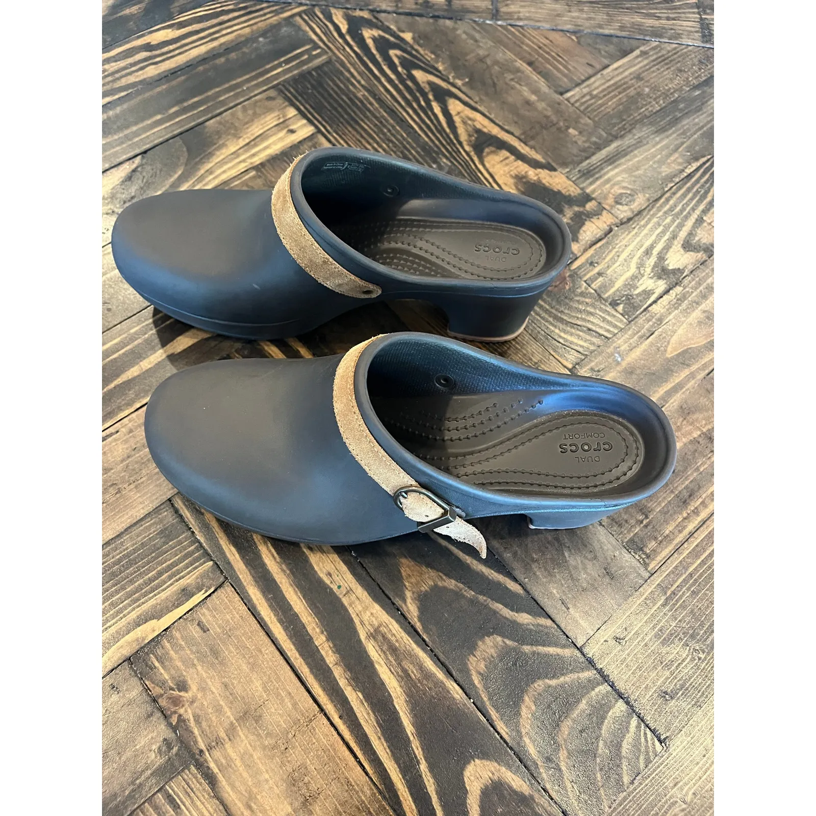 Crocs Sarah Clog Mule Dual Comfort Expresso Rubber Suede Women 10 Neutral Hobbit - Image 9