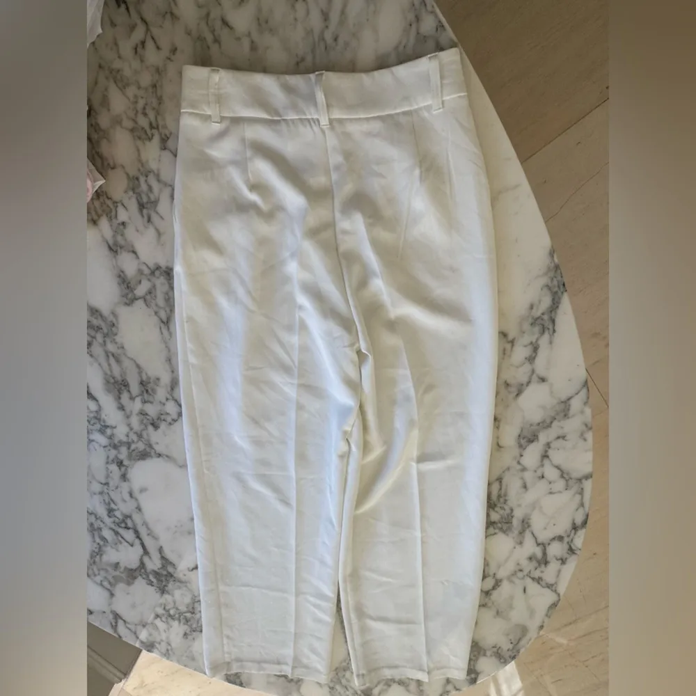 NWOT Steve Madden White Tab-Front Trousers with Pockets - Size S - Image 6