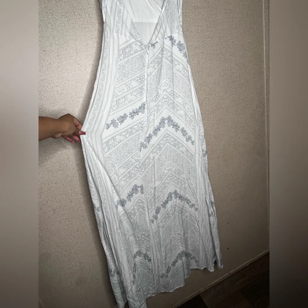 Giani Bernini Elegant White and Gray Maxi Dress - Image 5
