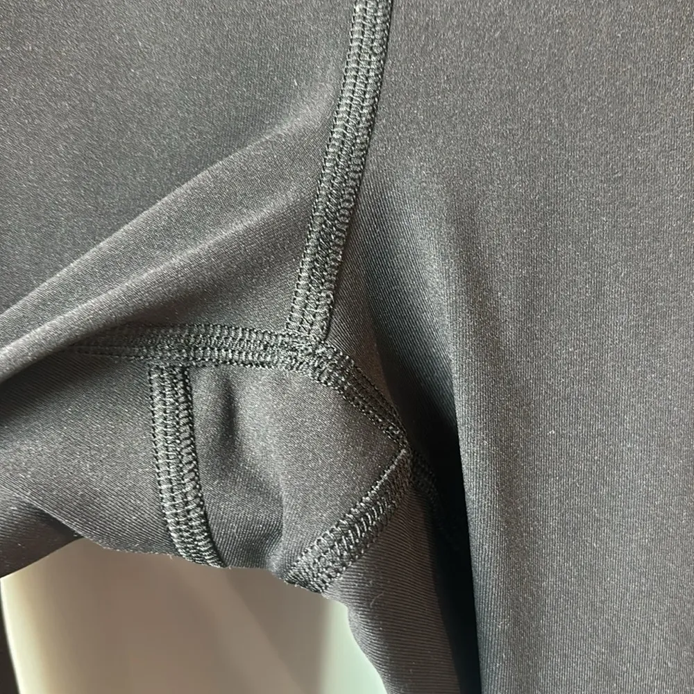 Lululemon Athletica Black crop leggings size 8. pkts. Paint spots as shown. - Image 9