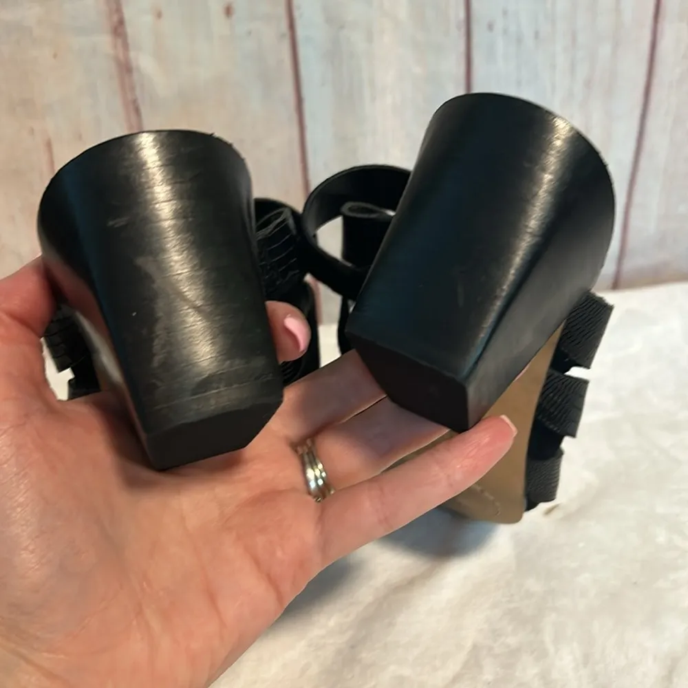 NWOT Vince Camuto Deljesta Sandal - Image 5