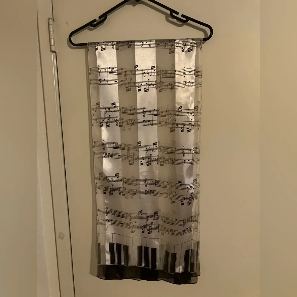 Music Note Keyboard Keys Scarf - Image 5