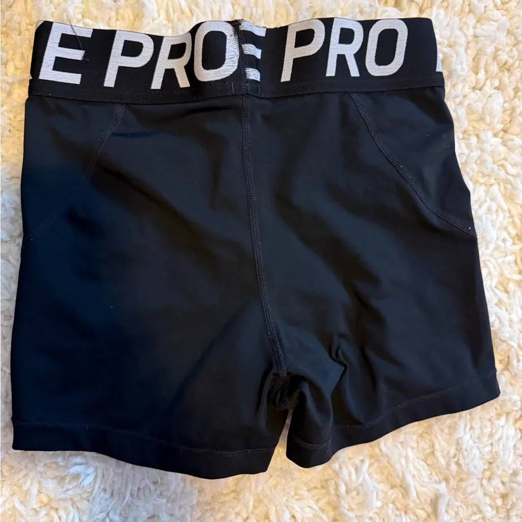 Nike Women's Black Pro Shorts - Image 5