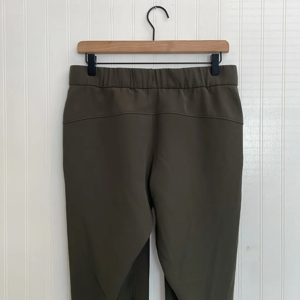 LULULEMON On the Fly Jogger in Dark Olive Size 6 - Image 11
