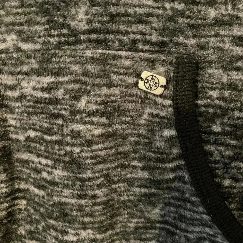 Nicole Miller Black-‎ Gray Soft Fleece Light Pullover Top Front Pocket Sz Medium - Image 4