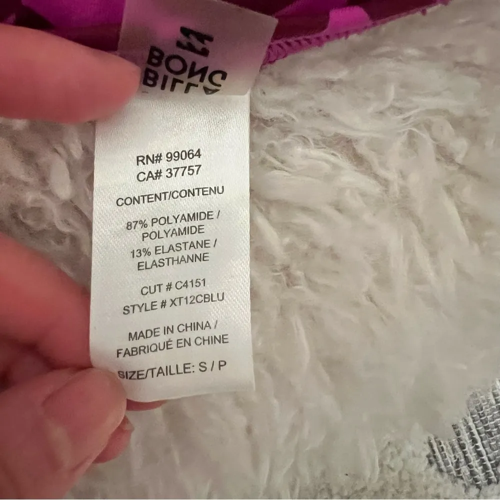 ⭐️  Billabong Pink Patterned Triangle Cutout Bikini Swim Top Size Small EUC - Image 3