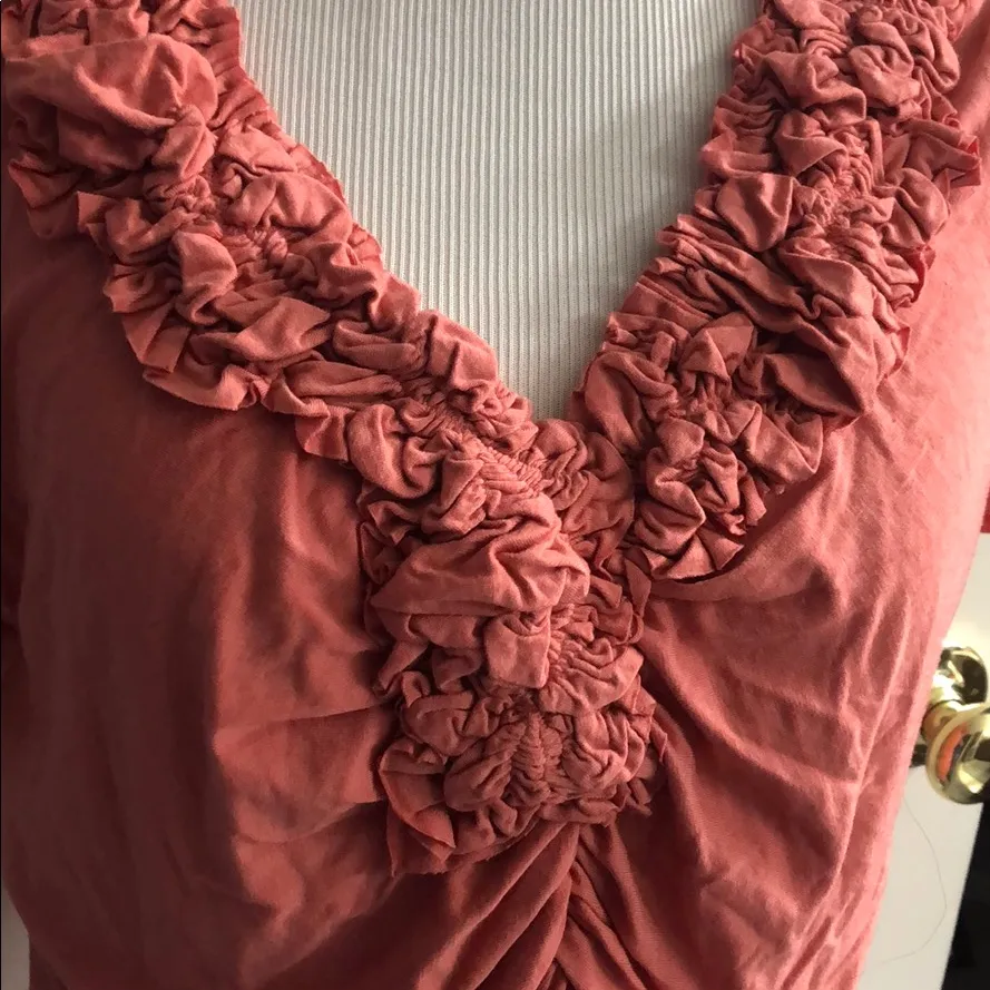 New Karen Kane ruched  front top - Image 4