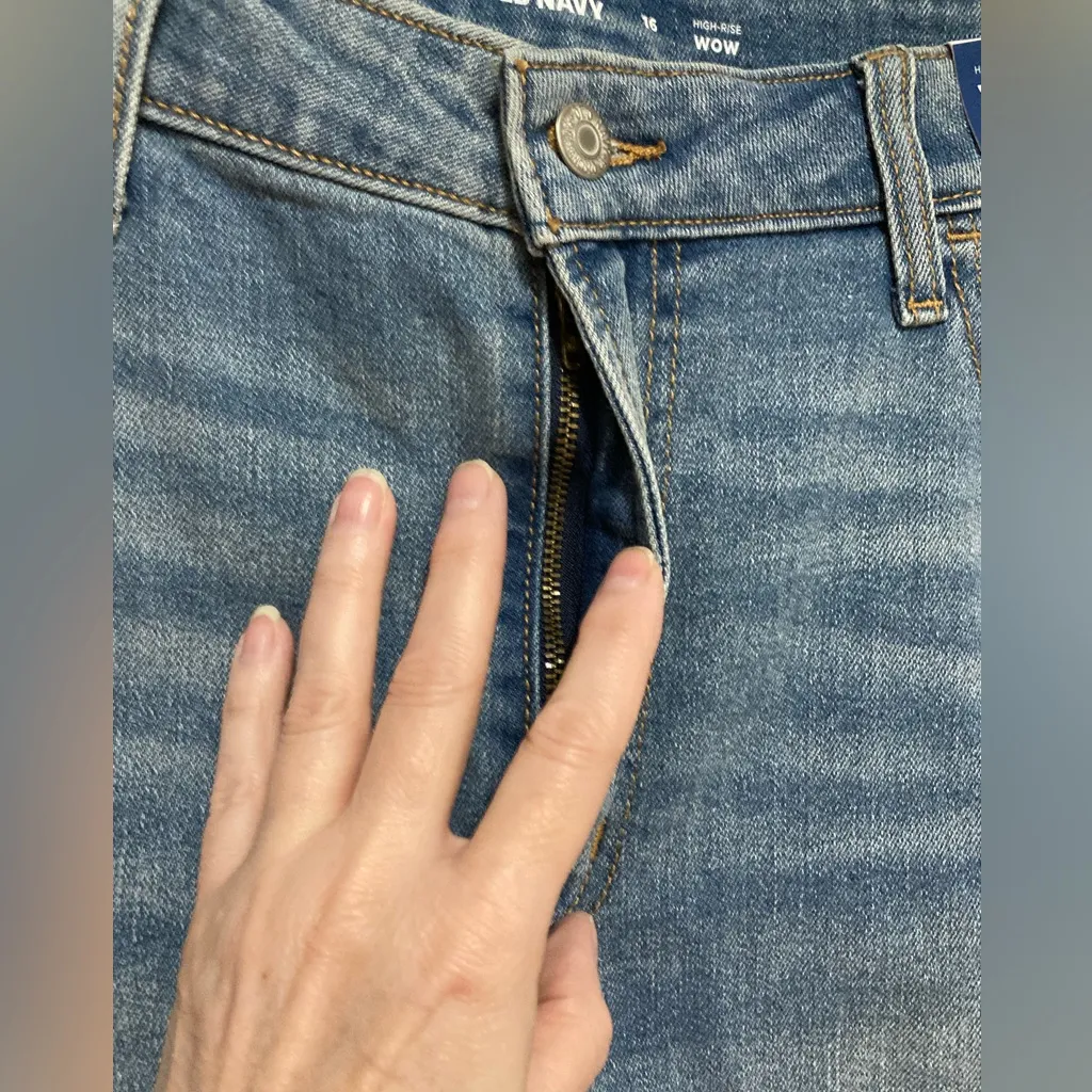 Old Navy Women's New Classic Blue Distressed High Rise Wow Denim Jean Shorts - Image 6